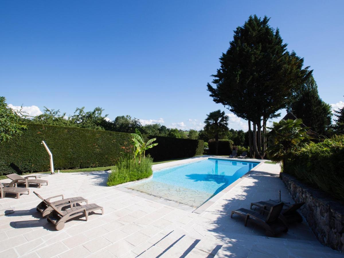 Domaine Du Manoir Bed and Breakfast Les Avenières Exteriör bild