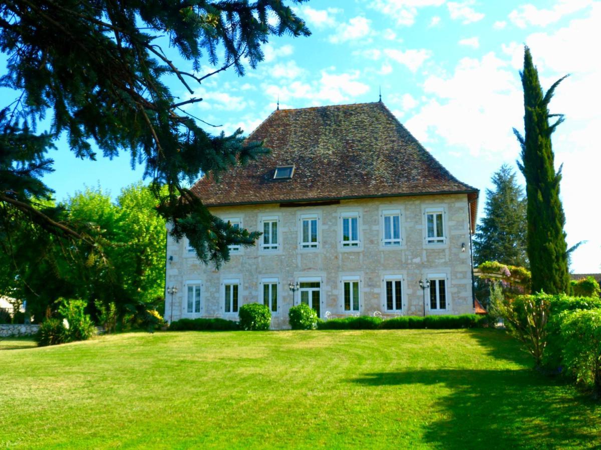 Domaine Du Manoir Bed and Breakfast Les Avenières Exteriör bild
