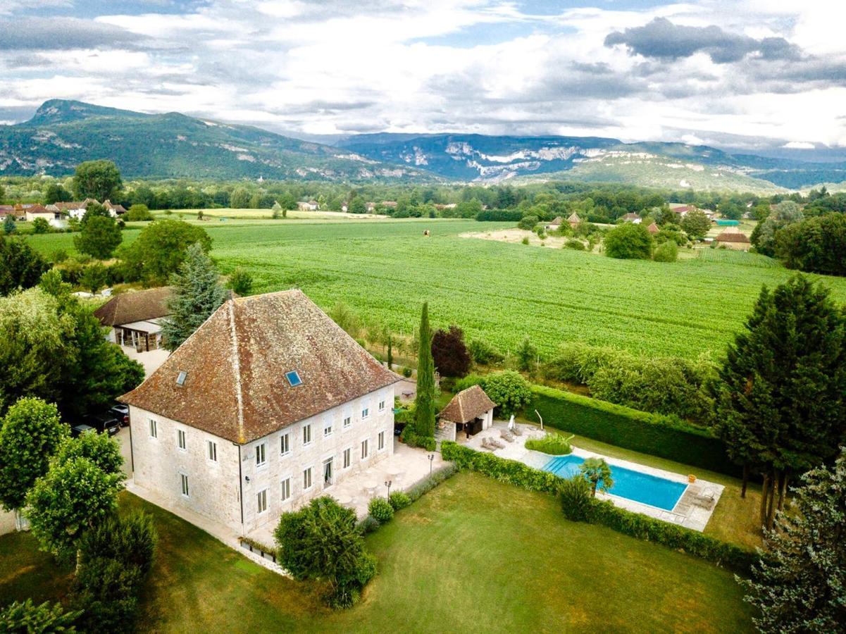 Domaine Du Manoir Bed and Breakfast Les Avenières Exteriör bild