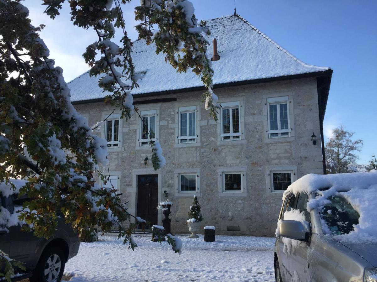 Domaine Du Manoir Bed and Breakfast Les Avenières Exteriör bild