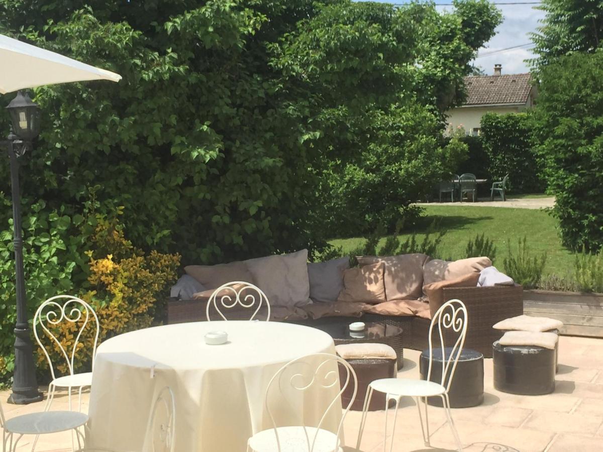 Domaine Du Manoir Bed and Breakfast Les Avenières Exteriör bild