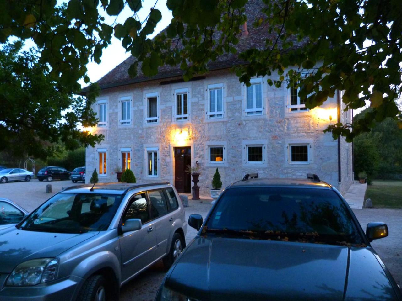 Domaine Du Manoir Bed and Breakfast Les Avenières Exteriör bild