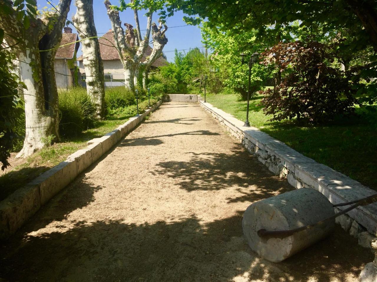 Domaine Du Manoir Bed and Breakfast Les Avenières Exteriör bild